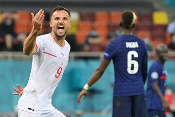 3-2. Haris Seferovic celebra el segundo gol.