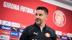 GIRONA, 09/12/2023.- El entrenador del Girona, Míchel Sánchez, ofrece una rueda de prensa después del entrenamiento del equipo este sábado en el centro de entrenamiento La Viña de Girona.  El Girona se enfrenta mañana al FC Barcelona en un partido de LaLiga. EFE/David Borrat
