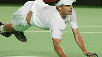 <B>AUTÉNTICO MARATÓN</B>. Roddick alcanza su primera semifinal en un paritdo memorable.