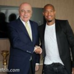 Nigel de Jong renueva con el Milan hasta junio de 2018