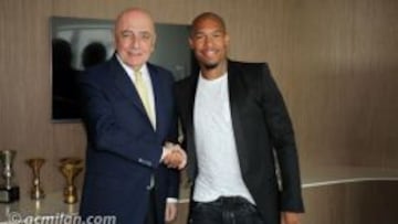 Nigel de Jong renueva con el Milan hasta junio de 2018