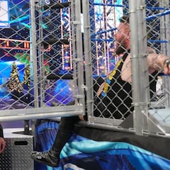 Jey Uso salva a Roman Reigns