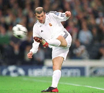 Gol de Zidane en la final de la Novena.