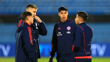 Los jugadores de Chile son fotografiados previo al partido clasificatorio al Mundial 2026 contra Uruguay.