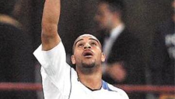 Adriano puede estar pensando ya en el Real Madrid.