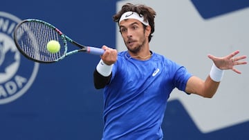 Lorenzo Musetti, contra Alex Michelsen en Toronto.