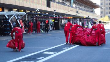 Formula One F1 - Azerbaijan Grand Prix - Baku City Circuit, Baku, Azerbaijan - April 27, 2019  The car of Ferrari&#039;s Charles Leclerc is recovered after crashing during qualifying  Zurab Kurtsikidze/Pool via REUTERS