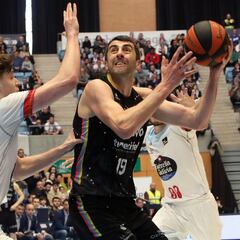 Un Lenovo Tenerife coral aplasta al Monbus Obradoiro