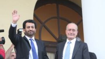 El Alcalde de M&aacute;laga, Francisco de la Torrem junto a Al Thani, propietario del club.