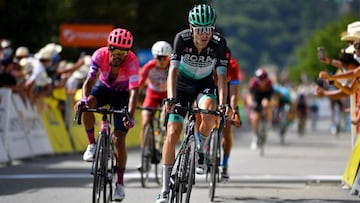 El ciclista del Bora-Hansgrohe Emanuel Buchmann llega a meta durante la tercera etapa del Dauphiné 2020.