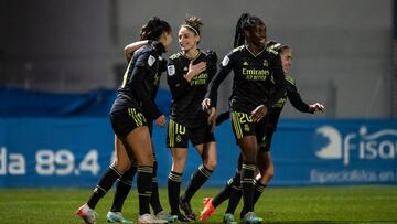 Esther se lleva la mano al escudo del Real Madrid tras uno de sus goles al Madrid CFF en la jornada 14 de la Liga F.