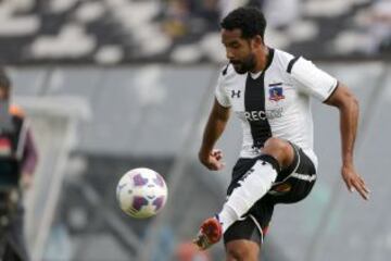 En la actualidad, defiende los colores de Colo Colo. El 'Cacique' es su quinto club en el fútbol chileno (tras Universidad Católica, Universidad de Concepción, O'Higgins y Cobreloa).