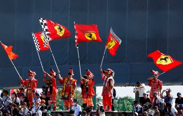 Aficionados de Ferrari en el circuito de Suzuka.