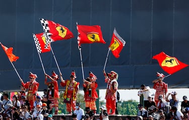 Aficionados de Ferrari en el circuito de Suzuka.
