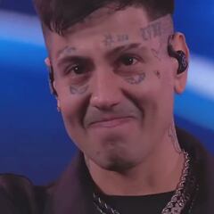 Duki le envía este mensaje a los chilenos y la transmisión enfoca a su mamá: la imagen conmueve a Chile