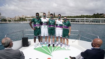 Presentación de las nuevas camisetas del Unicala.