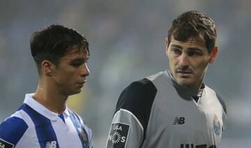 &Oacute;liver Torres y Casillas son suplentes en el Oporto.