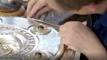 Así graban el nombre de los campeones en la Bundesliga