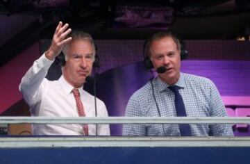 John McEnroe y su hermano Patrick, comentaristas del torneo para la ESPN.