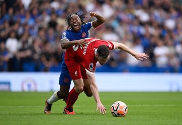 Liverpool debutó en la Premier League en condición de visitante ante el Chelsea. Luis Díaz abrió el marcador para los Reds, mientras que Axel Disasi empató para los locales para el 1-1 final.