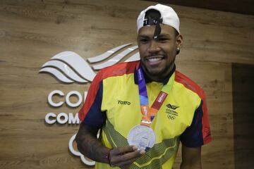 Campeón en la disciplina de 400 metros planos en Los Panamericanos de Lima. Además fue subcampeón en la misma categoría del Mundial de Doha. 