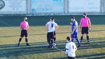 Inicio del choque entre At. Albericia y Textil Escudo.