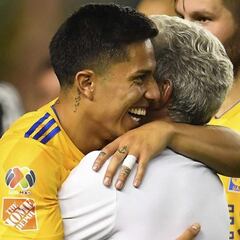 ¿Carlos Salcedo lanza guiño a “Tuca” Ferretti y a Cruz Azul?