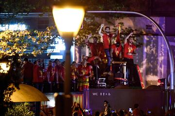 Los campeones del mundo celebran su título con la afición