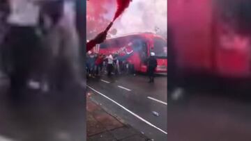 Lo peor del derbi: los ultras del Sporting la liaron en la llegada