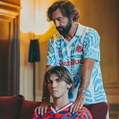 El hijo de Pirlo elige la moda y crea una marca de camisetas de fútbol