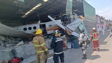 Cae aeronave sobre supermercado en Temixco, Morelos; hay 2 muertos