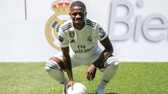 Vinicius, en su presentaci&oacute;n con el Real Madrid.