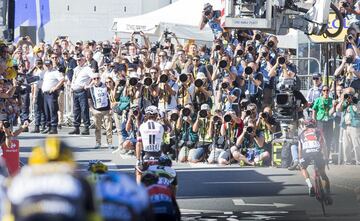 Michael Matthews gana en Rodez.