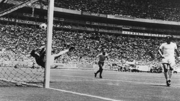 Gordon Banks' incredible save to deny Pelé at Mexico 70