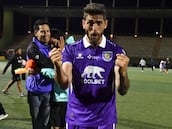 Larrivey, a un gol de la historia