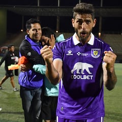 Larrivey, a un gol de la historia