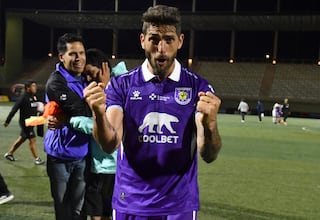 Larrivey, a un gol de la historia