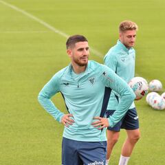 Sancet e Iñaki Williams se entrenan al margen del grupo en Lezama