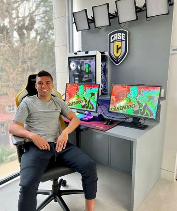 Casemiro, como muchos de sus compañeros de equipo, pasa su tiempo libre disfrutando de los videojuegos online con amigos.