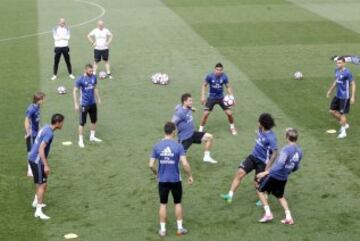 El Real Madrid entrena antes de viajar a Vigo