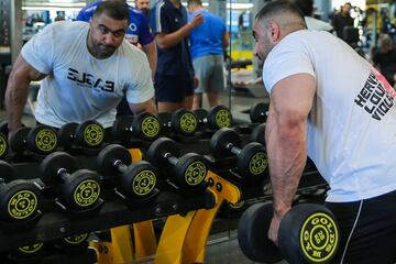 El jordano Mohammad Nsour, renunci¨® a la carrera de medicina para perseguir su sue?o de convertirse en un fisicoculturista estrella. A los 26 a?os, est¨¢ un paso m¨¢s cerca, ya que se clasific¨® para Mr Olympia, un prestigioso concurso internacional en Las Vegas, Nevada, donde se enfrentar¨¢ a los nombres y m¨²sculos m¨¢s importantes del deporte.