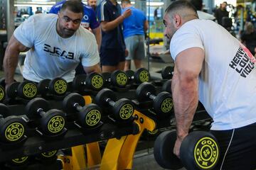 El jordano Mohammad Nsour, renunció a la carrera de medicina para perseguir su sueño de convertirse en un fisicoculturista estrella. A los 26 años, está un paso más cerca, ya que se clasificó para Mr Olympia, un prestigioso concurso internacional en Las Vegas, Nevada, donde se enfrentará a los nombres y músculos más importantes del deporte.