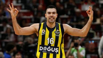 Kostas Sloukas con la camiseta del Fenerbahçe