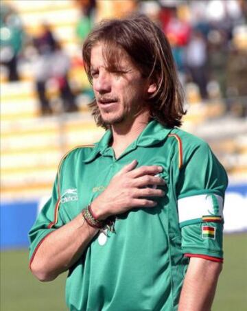 Uno de los mejores jugadores de la historia en Bolivia. Se retiró en 2012 en el modesto Oruro Royal Club.