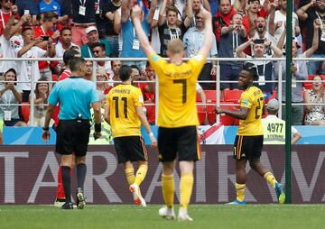 Batshuayi entró para dar descanso al pichichi Lukaku y tras varias ocasiones erradas remató un centro de Meunier y se estrenó en el mundial.