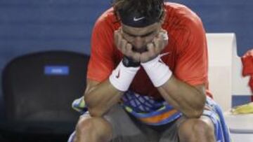 <b>DESESPERADO. </b>Rafa Nadal aguantó mermado físicamente: no quería irse con otro abandono.