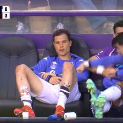 Luis Pérez intenta agredir a Latasa en el banquillo de Zorrilla