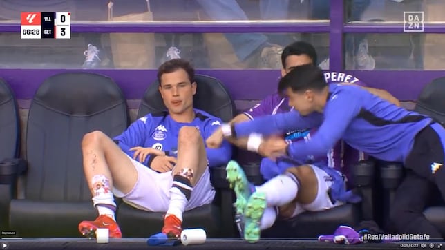 Luis Pérez intenta agredir a Latasa en el banquillo de Zorrilla