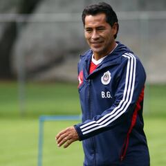 Leyenda de Chivas llevaría a ‘Chicharito’ a Qatar 2022