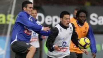 <b>UN FIJO EN LAS ALINEACIONES DE OLTRA</b> Ya sea como central o como lateral izquierdo, Pablo Sicilia ha sabido revertir su situación, pues empezó como suplente. No obstante, advierte que lo importante es mudar la posición del equipo, que reside en descenso.